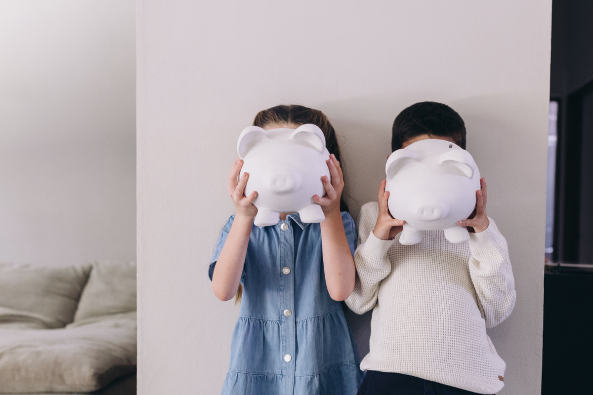 Expert tips to teach your children the value of saving